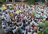 अति वर्षा से फसल हानि: उज्जैन में कांग्रेस ने किसानों के मुद्दे पर किया सड़क प्रदर्शन, जोरदार रैली कर मुआवजे की मांग को बनाया हाइलाइट; महेश परमार ने कहा- प्रदेश के किसानों के साथ अन्याय बर्दाश्त नहीं होगा