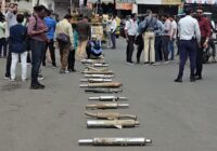 “धड़धड़–धमाकों” का शोर थमा! उज्जैन में 50 मॉडिफाई बुलेट साइलेंसर रोड रोलर से कुचलकर किए गए नष्ट, 5 लाख का माल स्क्रैप बना; ASP खुद बैठे रोड रोलर पर