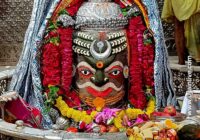 महाकाल के दरबार में शुक्रवार तड़के दिव्य भस्म आरती — पंचामृत से हुआ अभिषेक, रजत चंद्र और मुण्डमाला से सजा भगवान का स्वरूप