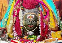 उज्जैन के श्री महाकालेश्वर मंदिर में बुधवार तड़के संपन्न हुई भस्म आरती — पंचामृत स्नान, रजत मुकुट और मुण्ड माला से सजे बाबा महाकाल