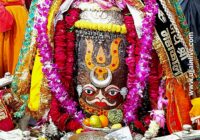 शिवभक्तों पर बरसी आस्था की वर्षा — गुरुवार तड़के बाबा महाकाल का पंचामृत अभिषेक, रजत श्रृंगार और भस्म आरती के साथ हुए दिव्य दर्शन