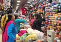 मावठे के बाद ठंडी हवाओं ने बढ़ाई सर्दी — उज्जैन में वूलन मार्केट में लौटी रौनक, सुबह-शाम बढ़ी रफ्तार!