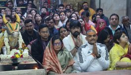 महाकाल की भस्म आरती में शामिल हुए अभिनेता मेका श्रीकांत, नंदी हॉल में बैठकर किया जाप महाकाल की भस्म आरती में शामिल हुए अभिनेता मेका श्रीकांत, नंदी हॉल में बैठकर किया जाप