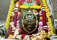 वीरभद्र जी के कान में स्वस्ति वाचन के बाद ली गई आज्ञा, पंचामृत अभिषेक और भस्म अर्पण के साथ साकार रूप में भगवान ने दिए दर्शन वीरभद्र जी के कान में स्वस्ति वाचन के बाद ली गई आज्ञा, पंचामृत अभिषेक और भस्म अर्पण के साथ साकार रूप में भगवान ने दिए दर्शन