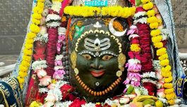 वीरभद्र जी के कान में स्वस्ति वाचन के बाद ली गई आज्ञा, पंचामृत अभिषेक और भस्म अर्पण के साथ साकार रूप में भगवान ने दिए दर्शन वीरभद्र जी के कान में स्वस्ति वाचन के बाद ली गई आज्ञा, पंचामृत अभिषेक और भस्म अर्पण के साथ साकार रूप में भगवान ने दिए दर्शन