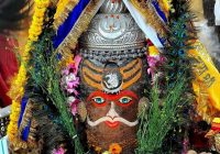 महाकाल मंदिर में गूंजा ‘जय श्री महाकाल’, भस्म आरती में उमड़ा श्रद्धालुओं का सैलाब; शेषनाग मुकुट और रजत मुण्ड माला में सजे बाबा महाकाल महाकाल मंदिर में गूंजा ‘जय श्री महाकाल’, भस्म आरती में उमड़ा श्रद्धालुओं का सैलाब; शेषनाग मुकुट और रजत मुण्ड माला में सजे बाबा महाकाल