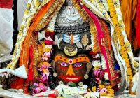 सुबह की पहली घंटी के साथ खुले महाकाल के पट, भस्म आरती में दिखा राजा स्वरूप सुबह की पहली घंटी के साथ खुले महाकाल के पट, भस्म आरती में दिखा राजा स्वरूप