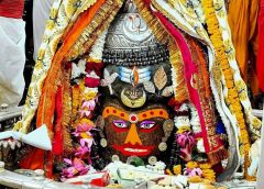 सुबह की पहली घंटी के साथ खुले महाकाल के पट, भस्म आरती में दिखा राजा स्वरूप