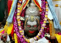 महाकाल मंदिर में अलसुबह गूंजी घंटियां, वीरभद्र के कान में स्वस्तिवाचन के बाद खुले पट; भस्म अर्पण के बाद शेषनाग रजत मुकुट में सजे बाबा