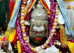 महाकाल मंदिर में अलसुबह गूंजी घंटियां, वीरभद्र के कान में स्वस्तिवाचन के बाद खुले पट; भस्म अर्पण के बाद शेषनाग रजत मुकुट में सजे बाबा