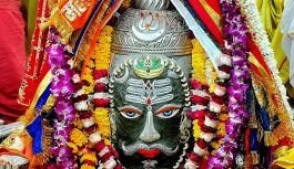 महाकाल मंदिर में अलसुबह भस्मारती की परंपरा, वीरभद्र के स्वस्तिवाचन के बाद खुले चांदी के पट; पंचामृत अभिषेक और राजा स्वरूप में हुआ दिव्य श्रृंगार महाकाल मंदिर में अलसुबह भस्मारती की परंपरा, वीरभद्र के स्वस्तिवाचन के बाद खुले चांदी के पट; पंचामृत अभिषेक और राजा स्वरूप में हुआ दिव्य श्रृंगार