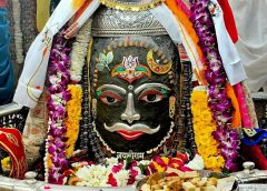 उज्जैन के श्री महाकालेश्वर मंदिर में तड़के विशेष पूजा-विधि: स्वस्ति वाचन के साथ खुले पट, राजा स्वरूप में सजा दरबार