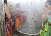 महाशिवरात्रि पर महाकाल को अर्पित हुआ पुष्प सेहरा, दोपहर में हुई विशेष भस्म आरती; चार प्रहर पूजन के बाद हुआ दिव्य श्रृंगार महाशिवरात्रि पर महाकाल को अर्पित हुआ पुष्प सेहरा, दोपहर में हुई विशेष भस्म आरती; चार प्रहर पूजन के बाद हुआ दिव्य श्रृंगार