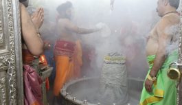 महाशिवरात्रि पर महाकाल को अर्पित हुआ पुष्प सेहरा, दोपहर में हुई विशेष भस्म आरती; चार प्रहर पूजन के बाद हुआ दिव्य श्रृंगार