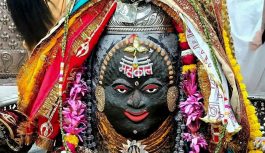 महाकाल मंदिर में तड़के भस्म आरती, सभा मंडप से गर्भगृह तक गूंजा “जय श्री महाकाल”: स्वस्ति वाचन के बाद खुले चांदी के पट, पंचामृत अभिषेक और भव्य श्रृंगार के साथ हुए दिव्य दर्शन! महाकाल मंदिर में तड़के भस्म आरती, सभा मंडप से गर्भगृह तक गूंजा “जय श्री महाकाल”: स्वस्ति वाचन के बाद खुले चांदी के पट, पंचामृत अभिषेक और भव्य श्रृंगार के साथ हुए दिव्य दर्शन!