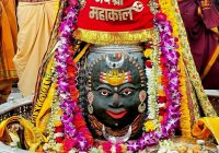 महाकाल मंदिर में भोर की भस्म आरती: स्वस्ति वाचन के बाद खुले चांदी के पट, रजत चंद्र और पुष्पमालाओं से सजे बाबा महाकाल!