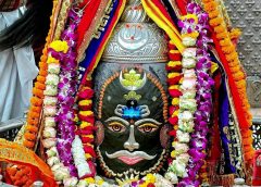 महाकाल मंदिर में तड़के भस्म आरती: राजा स्वरूप में सजे बाबा, गूंजी जयकार