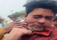 उज्जैन में मंदिर क्षेत्र के पास युवक से मारपीट: युवती के साथ होटल जा रहा था, बजरंग दल ने रोका; मोबाइल में अश्लील फोटो-वीडियो होने का आरोप, पुलिस ने जब्त किया फोन उज्जैन में मंदिर क्षेत्र के पास युवक से मारपीट: युवती के साथ होटल जा रहा था, बजरंग दल ने रोका; मोबाइल में अश्लील फोटो-वीडियो होने का आरोप, पुलिस ने जब्त किया फोन