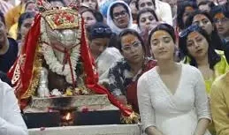 महाकाल की भस्म आरती में शामिल हुईं अभिनेत्री मेधा शंकर: दूसरी बार पहुंचीं उज्जैन; विधि-विधान से पूजा कर लिया आशीर्वाद