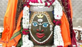 महाशिवरात्रि पर महाकाल में आस्था का सैलाब: 2 दिन में 8 लाख से ज्यादा श्रद्धालु पहुंचे, शीघ्र दर्शन से 62.50 लाख की आय; 1.95 करोड़ के 410.6 क्विंटल लड्डू प्रसाद की बिक्री महाशिवरात्रि पर महाकाल में आस्था का सैलाब: 2 दिन में 8 लाख से ज्यादा श्रद्धालु पहुंचे, शीघ्र दर्शन से 62.50 लाख की आय; 1.95 करोड़ के 410.6 क्विंटल लड्डू प्रसाद की बिक्री