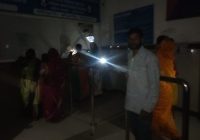 उज्जैन के चरक भवन में बिजली संकट, एक घंटे तक ठप रहीं सेवाएं: बैकअप भी हुआ फेल, मरीज होते रहे परेशान; मोबाइल की रोशनी में चला काम उज्जैन के चरक भवन में बिजली संकट, एक घंटे तक ठप रहीं सेवाएं: बैकअप भी हुआ फेल, मरीज होते रहे परेशान; मोबाइल की रोशनी में चला काम