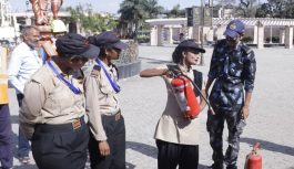 महाकाल लोक में फायर सेफ्टी ट्रेनिंग: सुरक्षाकर्मियों को सिखाए आग से बचाव के तरीके, एक्सटिंग्विशर चलाने की दी ट्रेनिंग महाकाल लोक में फायर सेफ्टी ट्रेनिंग: सुरक्षाकर्मियों को सिखाए आग से बचाव के तरीके, एक्सटिंग्विशर चलाने की दी ट्रेनिंग