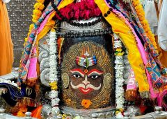 महाकाल दरबार में तड़के भस्म आरती: राजा स्वरूप में सजे बाबा, श्रद्धालुओं ने किए अलौकिक दर्शन!