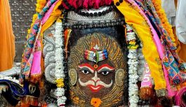 महाकाल दरबार में तड़के भस्म आरती: राजा स्वरूप में सजे बाबा, श्रद्धालुओं ने किए अलौकिक दर्शन! महाकाल दरबार में तड़के भस्म आरती: राजा स्वरूप में सजे बाबा, श्रद्धालुओं ने किए अलौकिक दर्शन!