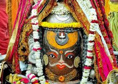 स्वस्ति वाचन के बाद खुले चांदी के पट, महाकाल का हुआ पंचामृत अभिषेक; भांग-चंदन और गुलाब माला से हुआ दिव्य श्रृंगार!