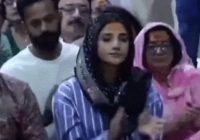 महाकाल मंदिर में टीवी अभिनेत्री कनिका मान ने किए दर्शन, भस्म आरती में हुईं शामिल