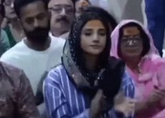 महाकाल मंदिर में टीवी अभिनेत्री कनिका मान ने किए दर्शन, भस्म आरती में हुईं शामिल