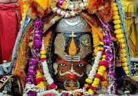 वीरभद्र जी के कान में स्वस्ति वाचन के बाद सभा मंडप के चांदी के पट खोले गए: रजत शेषनाग मुकुट और मुण्डमाला में सजे बाबा महाकाल, श्रद्धालुओं ने किए दर्शन!