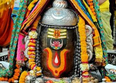 महाकाल मंदिर में तड़के भस्म आरती: शेषनाग के रजत मुकुट और मुण्डमाला में सजे बाबा महाकाल, उमड़ी आस्था!