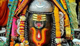 महाकाल मंदिर में तड़के भस्म आरती: शेषनाग के रजत मुकुट और मुण्डमाला में सजे बाबा महाकाल, उमड़ी आस्था!