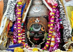 तड़के सजा महाकाल दरबार: भस्म आरती में उमड़े श्रद्धालु, गूंजी जयकार