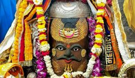 महाकाल मंदिर में भस्म आरती: वीरभद्र को स्वस्तिवाचन के बाद खुले पट, राजा स्वरूप में सजे बाबा! महाकाल मंदिर में भस्म आरती: वीरभद्र को स्वस्तिवाचन के बाद खुले पट, राजा स्वरूप में सजे बाबा!