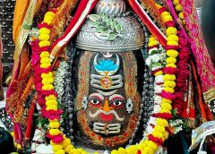 महाकालेश्वर मंदिर में अलसुबह विशेष पूजन: पंचामृत अभिषेक, भस्म अर्पण के बाद भक्तों को मिले दिव्य दर्शन; चंदन-तिलक और आभूषणों से हुआ श्रृंगार!