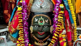 महाकाल की दिव्य भस्म आरती: चांदी के पट खुलते ही गूंजे जयकारे, शेषनाग मुकुट और मुण्डमाला से हुआ श्रृंगार महाकाल की दिव्य भस्म आरती: चांदी के पट खुलते ही गूंजे जयकारे, शेषनाग मुकुट और मुण्डमाला से हुआ श्रृंगार