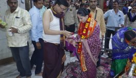 जया किशोरी पहुंचीं महाकाल दरबार: नंदी हॉल में किया जाप, जल अर्पित कर लिया आशीर्वाद जया किशोरी पहुंचीं महाकाल दरबार: नंदी हॉल में किया जाप, जल अर्पित कर लिया आशीर्वाद