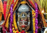 शेषनाग मुकुट और मोगरे के फूलों से सजे बाबा, भस्म आरती में दिखा दिव्य और अलौकिक स्वरूप