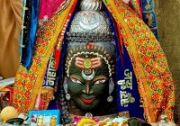 स्वस्ति वाचन से खुले पट; भांग-चंदन और पुष्पों से हुआ दिव्य श्रृंगार, श्रद्धालुओं की उमड़ी भीड़ स्वस्ति वाचन से खुले पट; भांग-चंदन और पुष्पों से हुआ दिव्य श्रृंगार, श्रद्धालुओं की उमड़ी भीड़