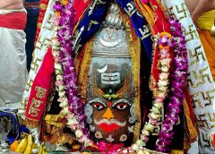 अलसुबह भस्म आरती में सजे बाबा महाकाल, मंदिर में गूंजा ‘जय श्री महाकाल’