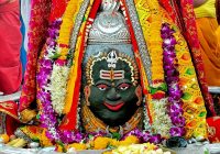 अलसुबह भस्म आरती में राजा स्वरूप में सजे महाकाल, मंदिर में गूंजा ‘जय श्री महाकाल’; उमड़ी श्रद्धालुओं की भीड़ अलसुबह भस्म आरती में राजा स्वरूप में सजे महाकाल, मंदिर में गूंजा ‘जय श्री महाकाल’; उमड़ी श्रद्धालुओं की भीड़