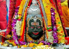 अलसुबह भस्म आरती में राजा स्वरूप में सजे महाकाल, मंदिर में गूंजा ‘जय श्री महाकाल’; उमड़ी श्रद्धालुओं की भीड़