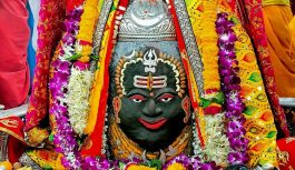 अलसुबह भस्म आरती में राजा स्वरूप में सजे महाकाल, मंदिर में गूंजा ‘जय श्री महाकाल’; उमड़ी श्रद्धालुओं की भीड़ अलसुबह भस्म आरती में राजा स्वरूप में सजे महाकाल, मंदिर में गूंजा ‘जय श्री महाकाल’; उमड़ी श्रद्धालुओं की भीड़