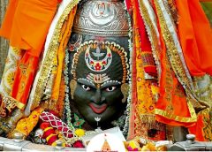 अक्षय तृतीया पर ‘राम’ नाम के बेलपत्र से सजे महाकाल: तड़के पट खुलते ही गूंज उठा ‘जय श्री महाकाल’, भस्म अर्पण के बाद भक्तों को मिले दिव्य दर्शन!