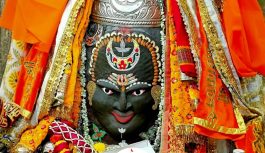 अक्षय तृतीया पर ‘राम’ नाम के बेलपत्र से सजे महाकाल: तड़के पट खुलते ही गूंज उठा ‘जय श्री महाकाल’, भस्म अर्पण के बाद भक्तों को मिले दिव्य दर्शन!