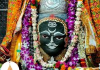 महाकाल मंदिर में तड़के भस्म आरती: पंचामृत अभिषेक के बाद रजत चंद्र-त्रिशूल से सजा बाबा का दिव्य रूप, गूंजे जयकारे