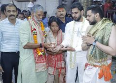 महाकाल मंदिर पहुंचे मिलिंद सोमन और नितीश राणा: भस्म आरती में हुए शामिल, 2 घंटे नंदी हॉल में किया जाप