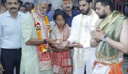 महाकाल मंदिर पहुंचे मिलिंद सोमन और नितीश राणा: भस्म आरती में हुए शामिल, 2 घंटे नंदी हॉल में किया जाप